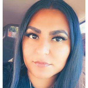 Meet your Posher, Esthela